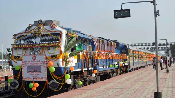 अब ट्रेन में भी अपने खाने के लिए कर सकेंगे QR कोड से ऑनलाइन भुगतान, जानें क्या होगा फायदा