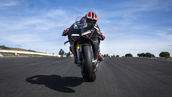 नई डुकाटी पैनिगेल वी4 भारत में हुई लाॅन्च, कीमत 26.49 लाख रुपये से शुरू, जानें क्या है खासियत