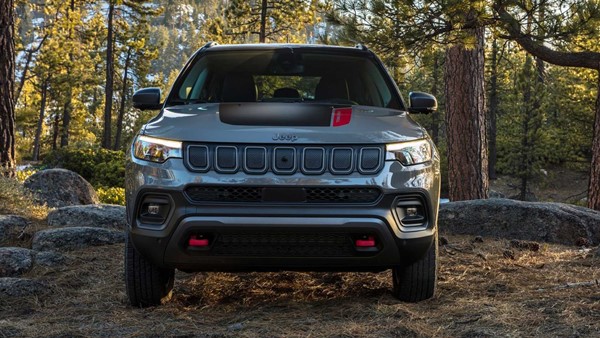 जीप कंपास का 5th-एनिवर्सरी एडिशन जल्द होने वाला है लॉन्च, कंपनी ने जारी किया टीजर