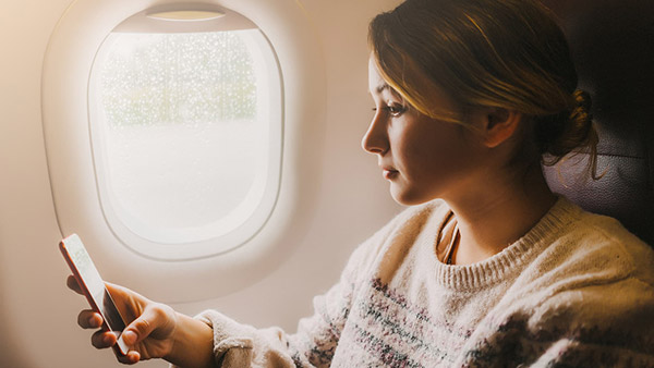 हवाई जहाज में सफर करते समय क्यों लगती है ठंड? जानें क्या है वजह