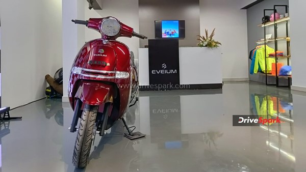 ई-स्कूटर निर्माता ईवीयम ने बेंगलुरु में लाॅन्च किया ‘एक्सपीरियंस सेंटर’, तीन इलेक्ट्रिक स्कूटरों की करेगी बिक्री