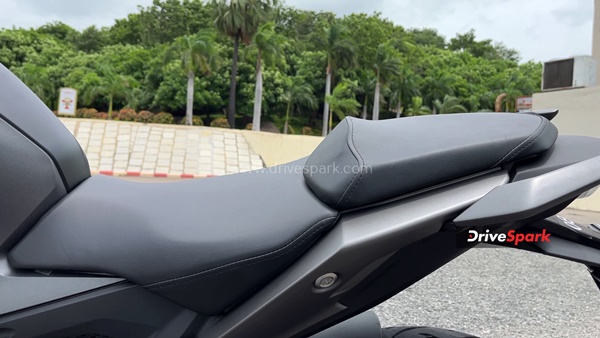 होंडा सीबी300एफ रिव्यू - लुक और कीमत दोनों ने लगा दी आग!