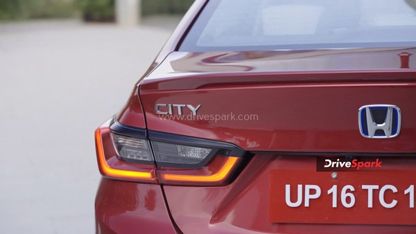 शानदार माइलेज चाहिए तो इन हाइब्रिड कारों से बेहतर और कोई नहीं, मिलेगी 30 किमी/लीटर तक की माइलेज