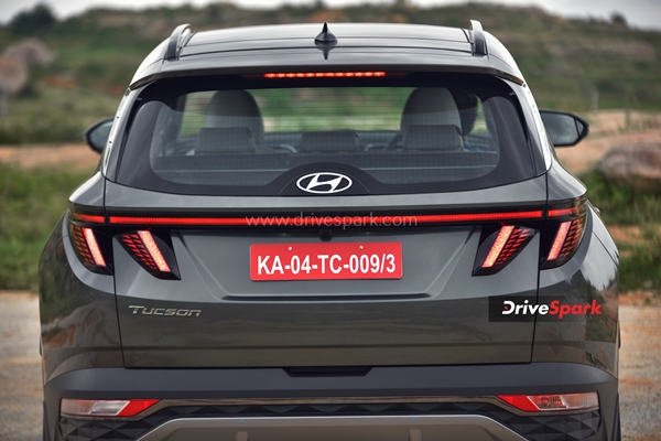 2022 हुंडई टक्सन रिव्यू: लग्जरी कम्फर्ट व शानदार प्रदर्शन का बेहतरीन पैकेज