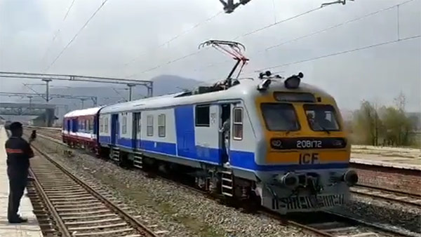 ट्रेन की टिकट के लिए क्लर्क ने लिए थे 20 रुपये अधिक, 21 साल बाद वकील ने जीती कानूनी लड़ाई