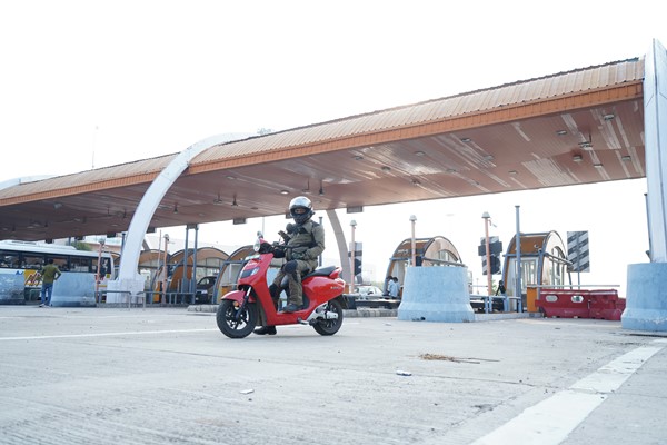 इस व्लॉगर ने इलेक्ट्रिक स्कूटर पर तय किया कन्याकुमारी से कश्मीर तक का सफर, जानें कैसे