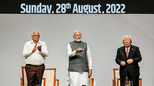 पीएम मोदी ने रखी मारुति के नए संयंत्र और सुजुकी के ई-वाहन बैटरी प्लांट की आधारशिला