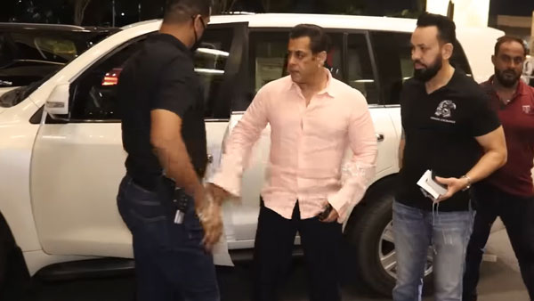 ये है सलमान खान की बुलेटप्रूफ टोयोटा लैंड क्रूजर, जानें क्या खास बात है इस कार में