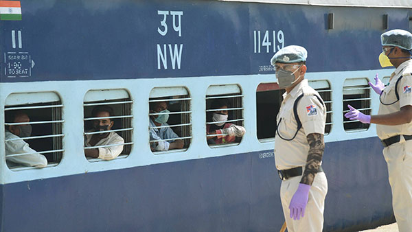 ट्रेन की टिकट के लिए क्लर्क ने लिए थे 20 रुपये अधिक, 21 साल बाद वकील ने जीती कानूनी लड़ाई