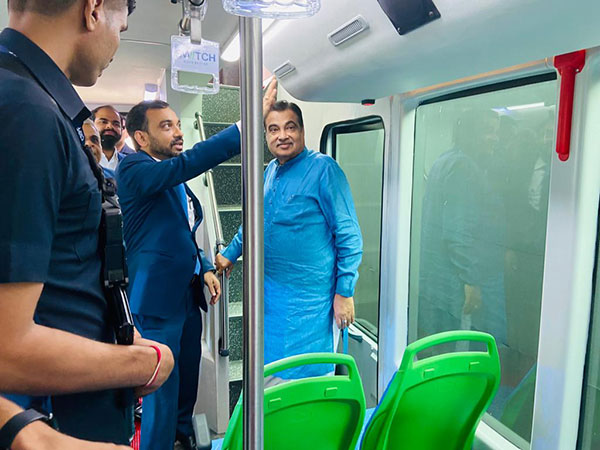 स्विच मोबिलिटी ने पेश की देश की पहली इलेक्ट्रिक डबल-डेकर बस, जानें क्या खास है इसमें