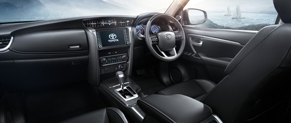 टोयोटा फॉर्च्यूनर का नया लीडर वेरिएंट हुआ लॉन्च, लेजेंडर से ज्यादा किफायती, जानें क्या हैं फीचर्स