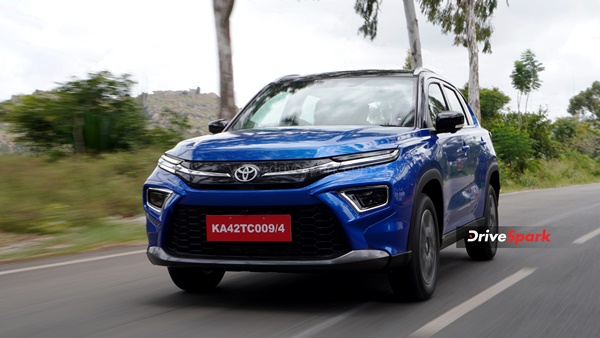 टोयोटा अर्बन क्रूजर हाईराइडर रिव्यू - नए जमाने की आदर्श एसयूवी?