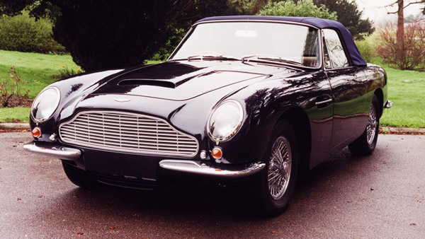 महारानी एलिजाबेथ द्वितीय चलाती थीं करोड़ों की कारें, लैंड रोवर से लेकर बेंटले तक थी उनके गैराज में शामिल