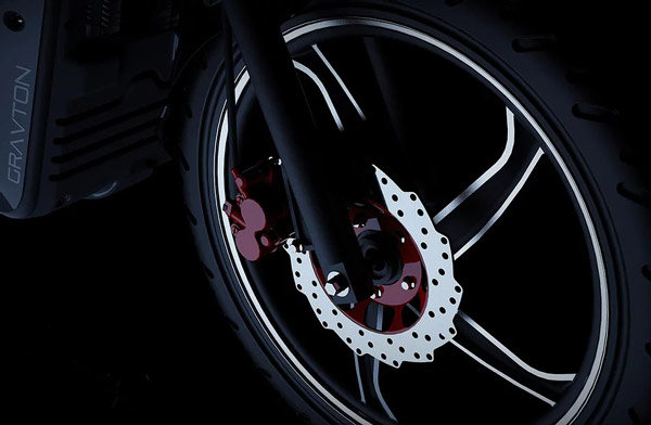 बाइक केडिस्क ब्रेक में क्यों बनाए जाते हें छोटे छेद? वजह जानकर रह जाएंगे हैरान