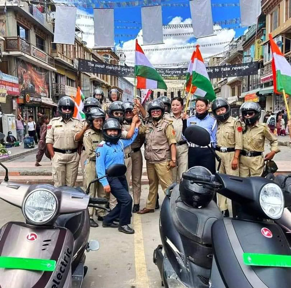 अब लद्दाख पुलिस भी चलाएगी हीरो इलेक्ट्रिक के ई-स्कूटर्स, 90 किमी. की रेंज, इतने घंटें में होती है चार्ज
