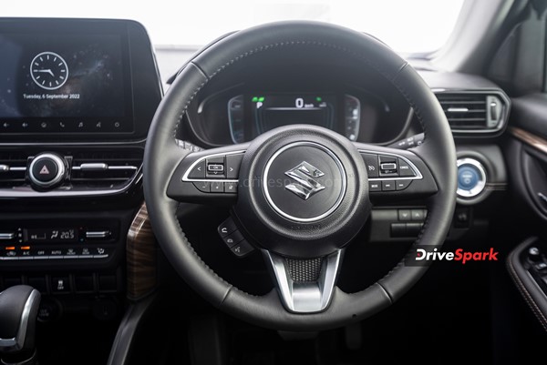 मारुति सुजुकी ग्रैंड विटारा रिव्यू डिजाईन फीचर्स इंजन ड्राइविंग टेस्ट माइलेज जानकारी