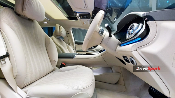 मर्सिडीज-बेंज की लग्जरी इलेक्ट्रिक कार EQS 580 भारत में हुई लाॅन्च, फुल चार्ज पर चलती है 857 किलोमीटर