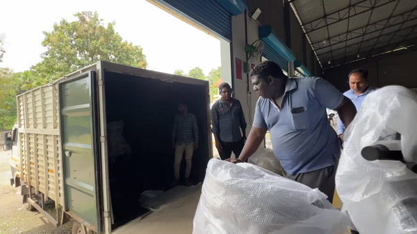 ओला एस1 इलेक्ट्रिक स्कूटर की डिलीवरी शुरू, पहले ही दिन कई ग्राहकों को मिली स्कूटर