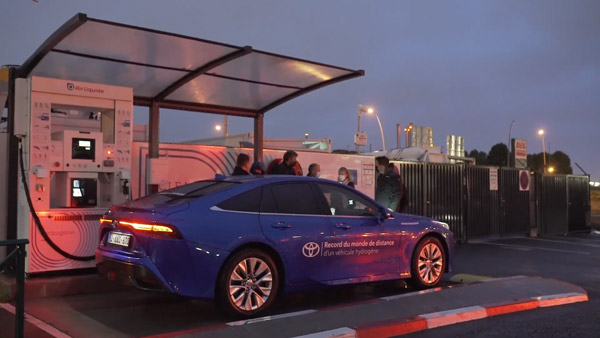 न पेट्रोल और न ही डीजल, टोयोटा की ये कार चलेगी इस इंधन से; 28 सितंबर को होगी भारत में पेश