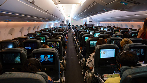 आखिर हवाई जहाज के अंदर पीला रंग क्यों नहीं किया जाता, जानें वजह