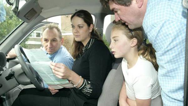 नई कार खरीदने से पहले डीलर से जरूर पूछें ये 10 सवाल, नहीं तो पड़ जाएंगे परेशानी में