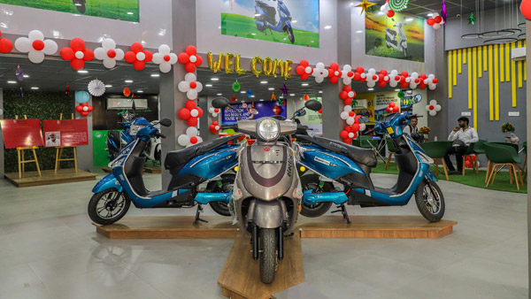 हीरो इलेक्ट्रिक और ओकिनावा इलेक्ट्रिक स्कूटर पर नहीं मिलेगी सब्सिडी, सरकार ने लगाई रोक