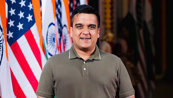 इस राज्य में हेलमेट पहनने या ड्राइविंग लाइसेंस भूलने पर नहीं कटेगा चालान, उल्टा नियम तोड़ने पर मिलेंगे फूल