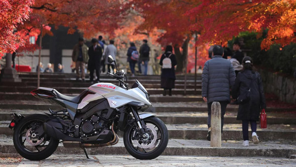 बाइक की कीमत से भी ज्यादा हुआ बाइक के परमिट बनवाने का खर्च! इस देश में चल रहा गजब नियम