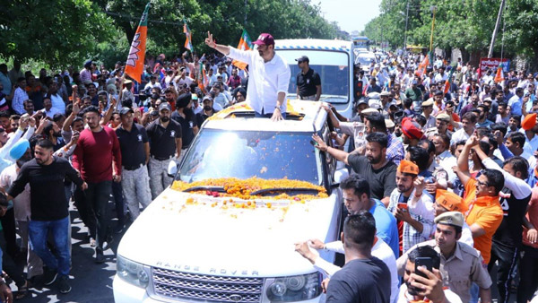 हैप्पी बर्थडे सनी देओल: बॉलीवुड के इस शानदार एक्टर के पास है लग्जरी कारों का शानदार कलेक्शन, देखें