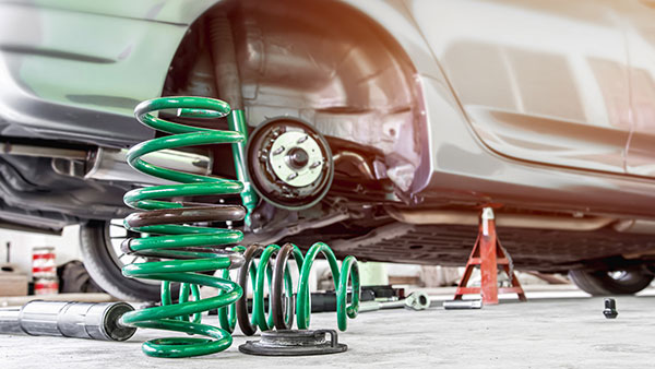 क्या स्पीड ब्रेकर में टकराती है आपकी कार? जानें ग्राउंड क्लीयरेंस को बढ़ाने के आसान तरीके