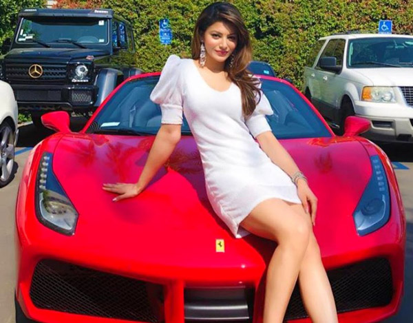लग्जरी कारों के मामले में उर्वशी रौतेला नहीं हैं किसी से कम, 6 करोड़ की गाड़ियों की हैं मालकिन