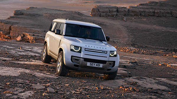 सुनिल शेट्टी की इस 1.5 करोड़ की एसयूवी से नहीं हटा पाएंगे नजर, जानें क्या हैं फीचर्स