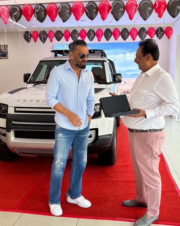 सुनिल शेट्टी की इस 1.5 करोड़ की एसयूवी से नहीं हटा पाएंगे नजर, जानें क्या हैं फीचर्स