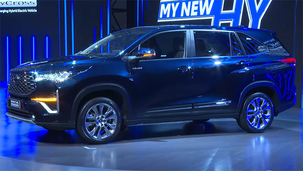 टोयोटा इनोवा हाईक्राॅस