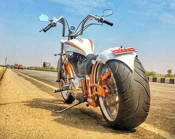 बाइक में चौड़े टायर लगवाने के ये हैं फायदे और नुकसान, जानें सबकुछ