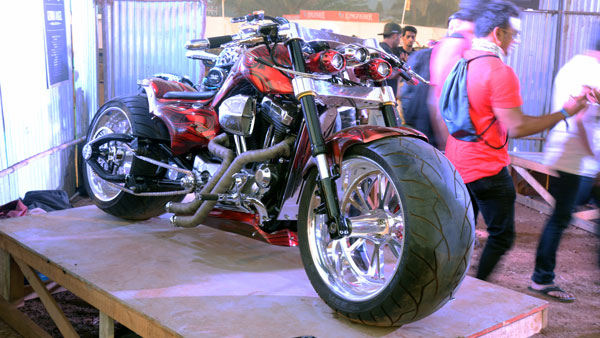 बाइक में चौड़े टायर लगवाने के ये हैं फायदे और नुकसान, जानें सबकुछ