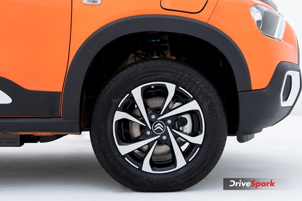 सिट्रोन eC3 रिव्यू: रेंज, फीचर्स, चार्जिंग टाइम और चलाने में है कैसी? जानें सबकुछ