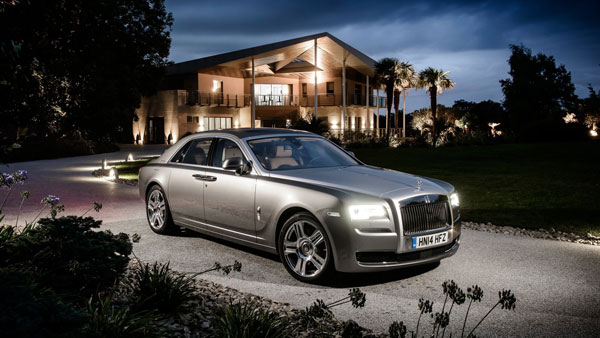 मर्सिडीज मेबैकS600 से लेकर फेरारी 360 मोडेना तक, ये आठ महंगी कारें हैं उनकी पसंद