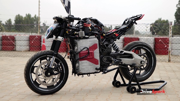 Ultraviolette F77: भारत की सबसे पाॅवरफुल इलेक्ट्रिक स्पोर्ट्स बाइक, पढ़ें राइड रिव्यू Ultraviolette F77: भारत की सबसे पाॅवरफुल इलेक्ट्रिक स्पोर्ट्स बाइक, पढ़ें राइड रिव्यू