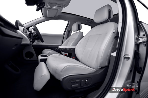 हुंडई आयोनिक 5: क्या बन पाएगी प्रीमियम सेगमेंट की टाॅप इलेक्ट्रिक एसयूवी? पढ़ें रिव्यू | Hyundai Ioniq 5 Review Price Features Range Specifications