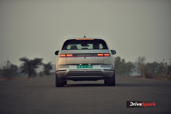 हुंडई आयोनिक 5: क्या बन पाएगी प्रीमियम सेगमेंट की टाॅप इलेक्ट्रिक एसयूवी? पढ़ें रिव्यू