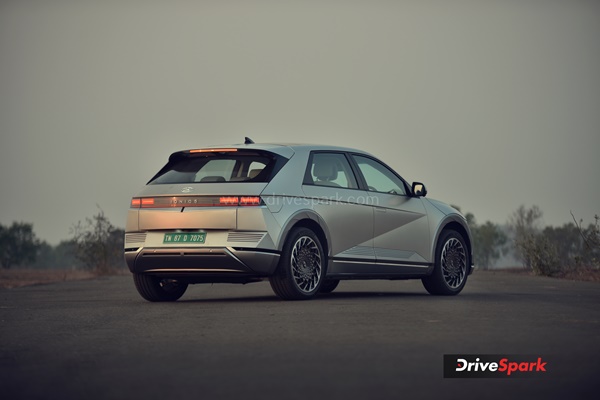 हुंडई आयोनिक 5: क्या बन पाएगी प्रीमियम सेगमेंट की टाॅप इलेक्ट्रिक एसयूवी? पढ़ें रिव्यू