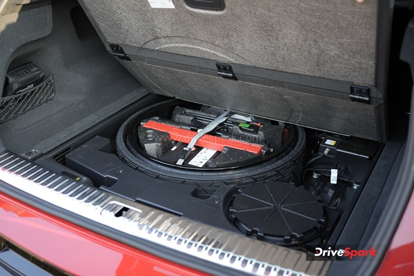 लेम्बोर्गिनी उरुस परफॉर्मेंटे: इटालियन ब्रांड की एक और पाॅवरफुल कार, क्या दिखा पाएगी कमाल, पढ़ें रिव्यू