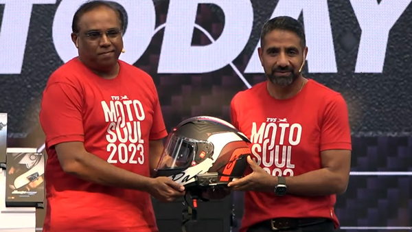TVS MotoSoul: टीवीएस ने पेश की Ronin पर आधारित कस्टम बाइक्स, नए एक्सेसरीज और ऐप भी हुए लाॅन्च