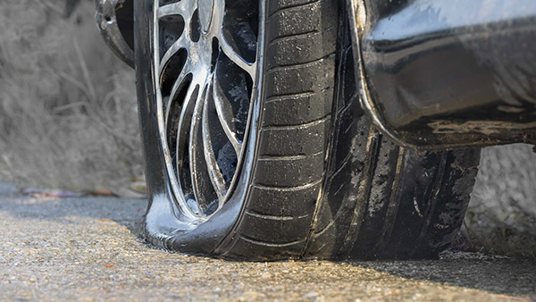 टायर फटने से हुई घटना, इंश्योरेंस कंपनी को चुकाने होंगे रुपये