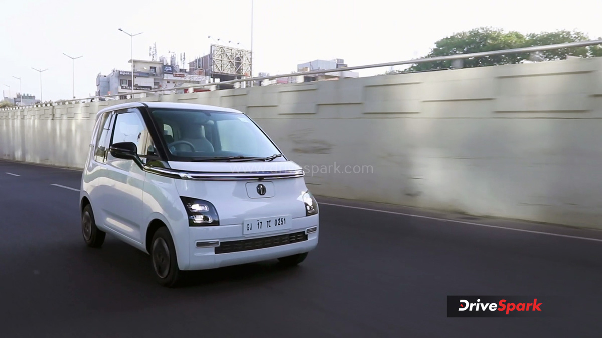 एमजी कॉमेट ईवी रिव्यू - क्या करती है प्रभावित? पढ़े 