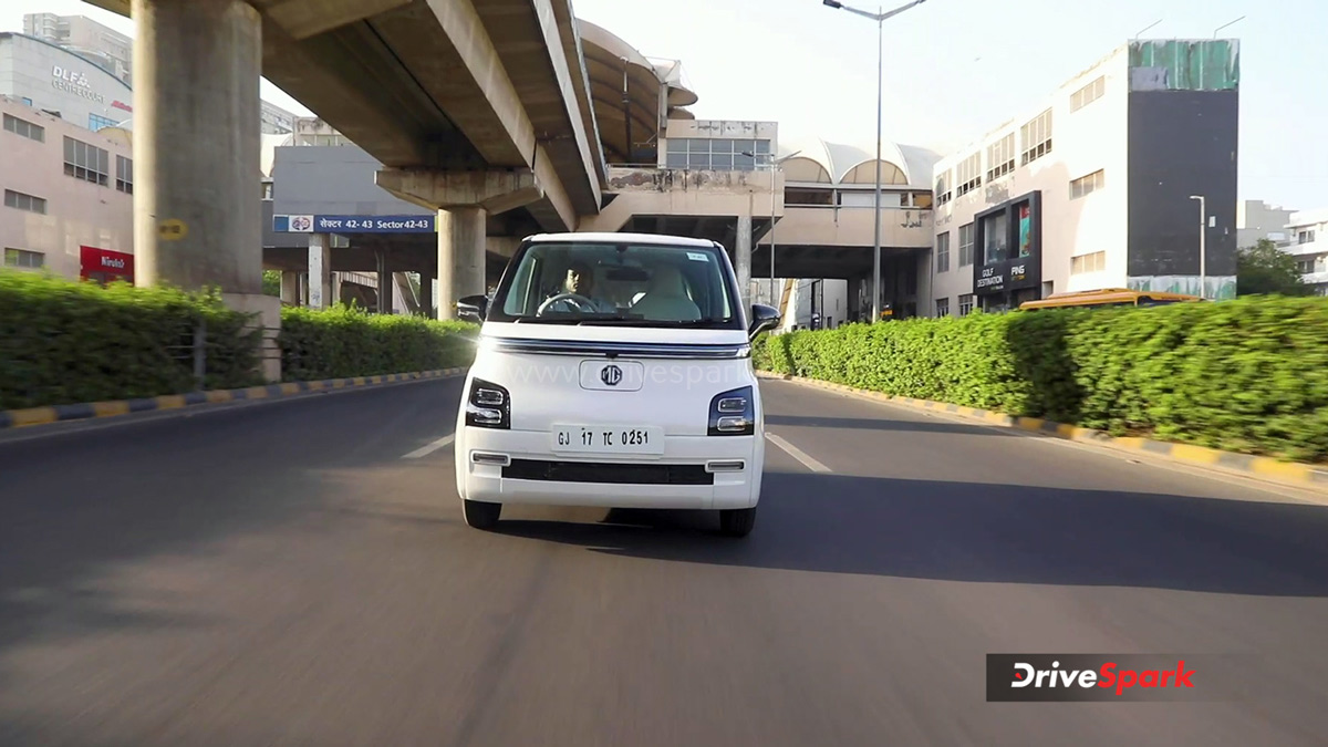 एमजी कॉमेट ईवी रिव्यू - क्या करती है प्रभावित? पढ़े 