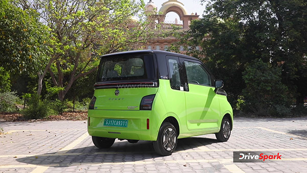 एमजी कॉमेट ईवी रिव्यू - क्या करती है प्रभावित? पढ़े 