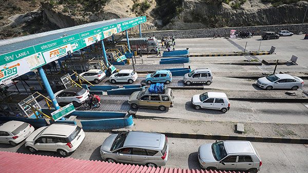 आज से चुकाना होगा अधिक टोल टैक्स