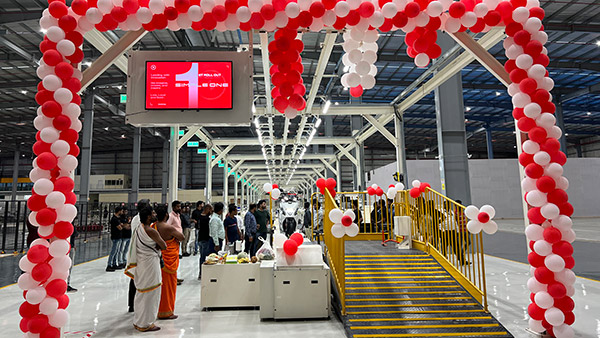 सिंपल वन इलेक्ट्रिक स्कूटर का उत्पादन हुआ शुरू, इस तारीख को होगी लॉन्च सिंपल वन इलेक्ट्रिक स्कूटर का उत्पादन हुआ शुरू, इस तारीख को होगी लॉन्च